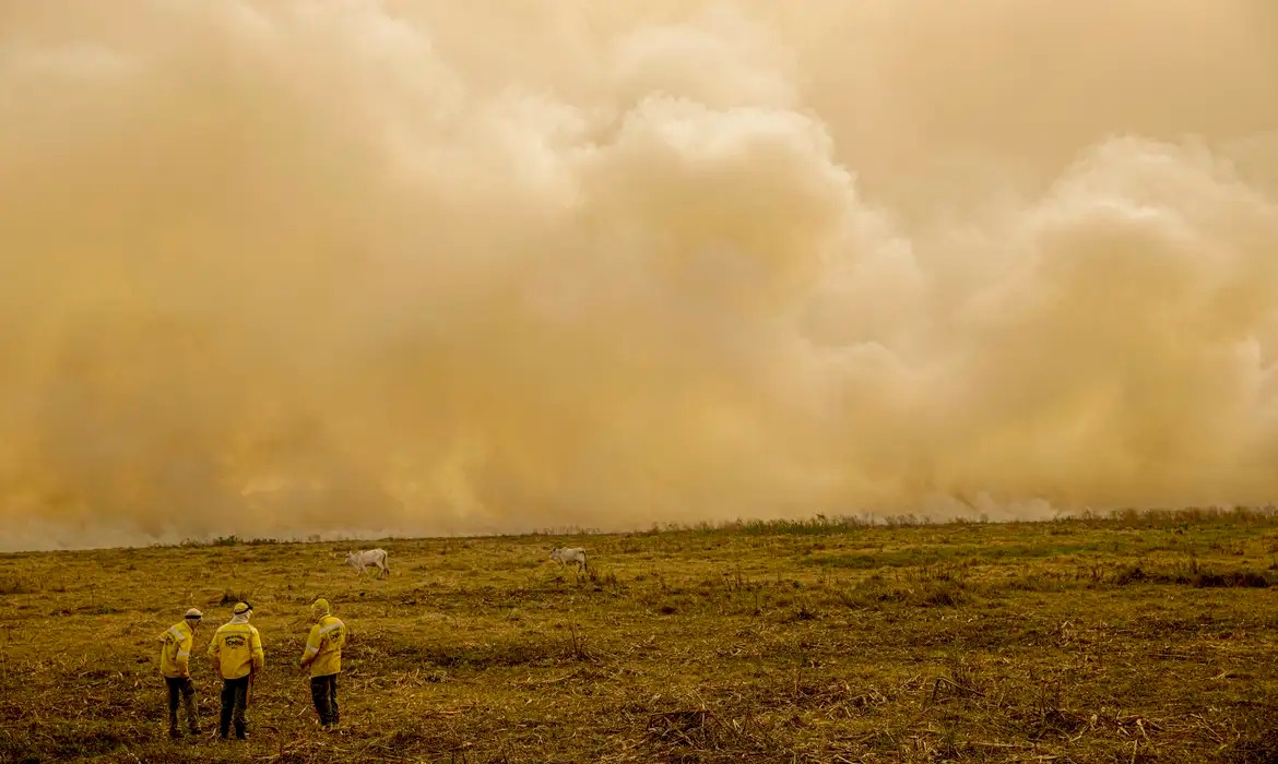 Inmet alerta baixa umidade em 5 estados e no DF