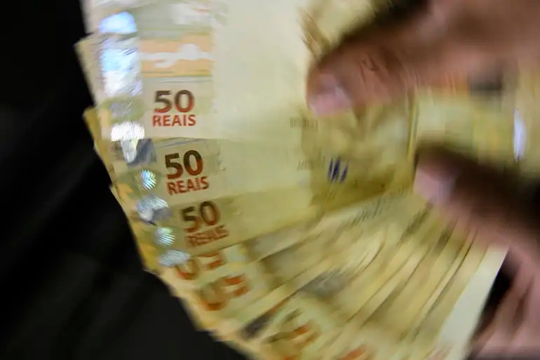 Receita paga lote da malha fina do Imposto de Renda de março