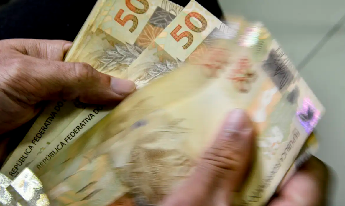 Caixa começa a pagar Bolsa Família de maio