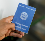 Prefeitura de Cuiabá tem 10 vagas para operador de escavadeira com salário de R$ 3,8 mil