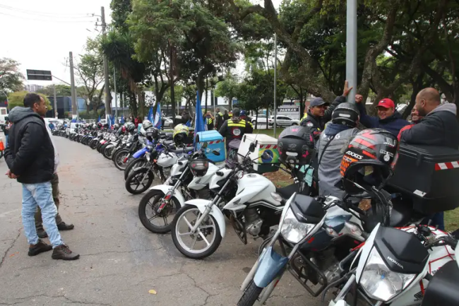 Governo prepara linha de crédito para motociclistas de aplicativos